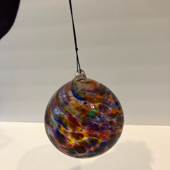 Large hand blown glass rainbow hanging sphere - Picture 5 of 7